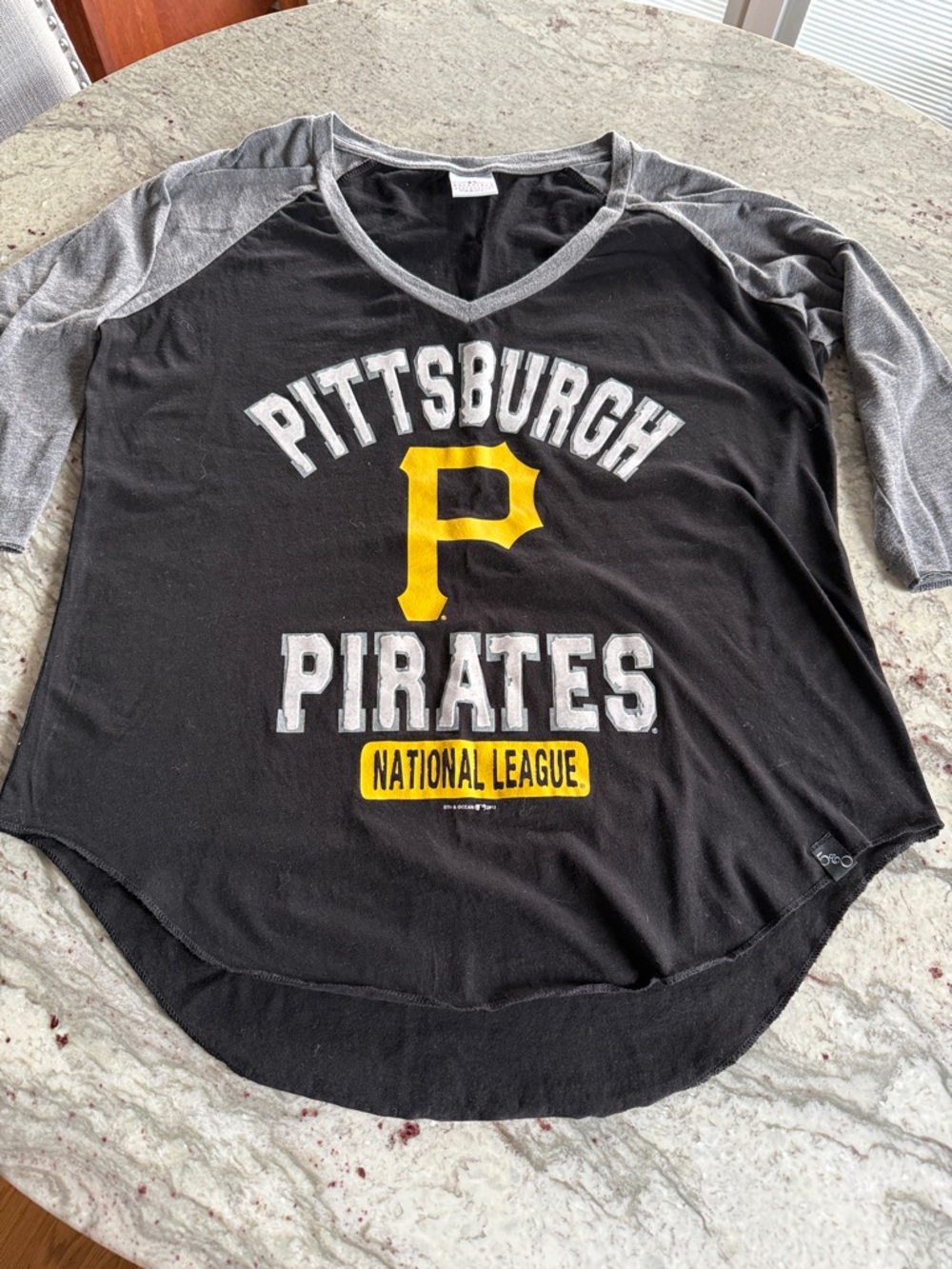 5th & Ocean MLB Genuine Merchandise Pittsburgh Pirates Baseball Tee - Picture 3 of 8